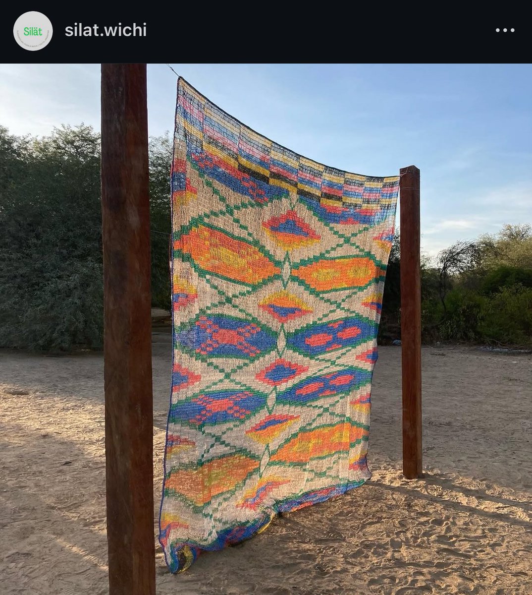 cesopine's tweet image. Conocen el chaguar? Es una planta del “Gran Chaco”. Las comunidades wichis hacen ropa, tapices, carteras y almohadones con esas fibras. Hay cosas MUY lindas. Les dejo algunos proyectos que me gustan.