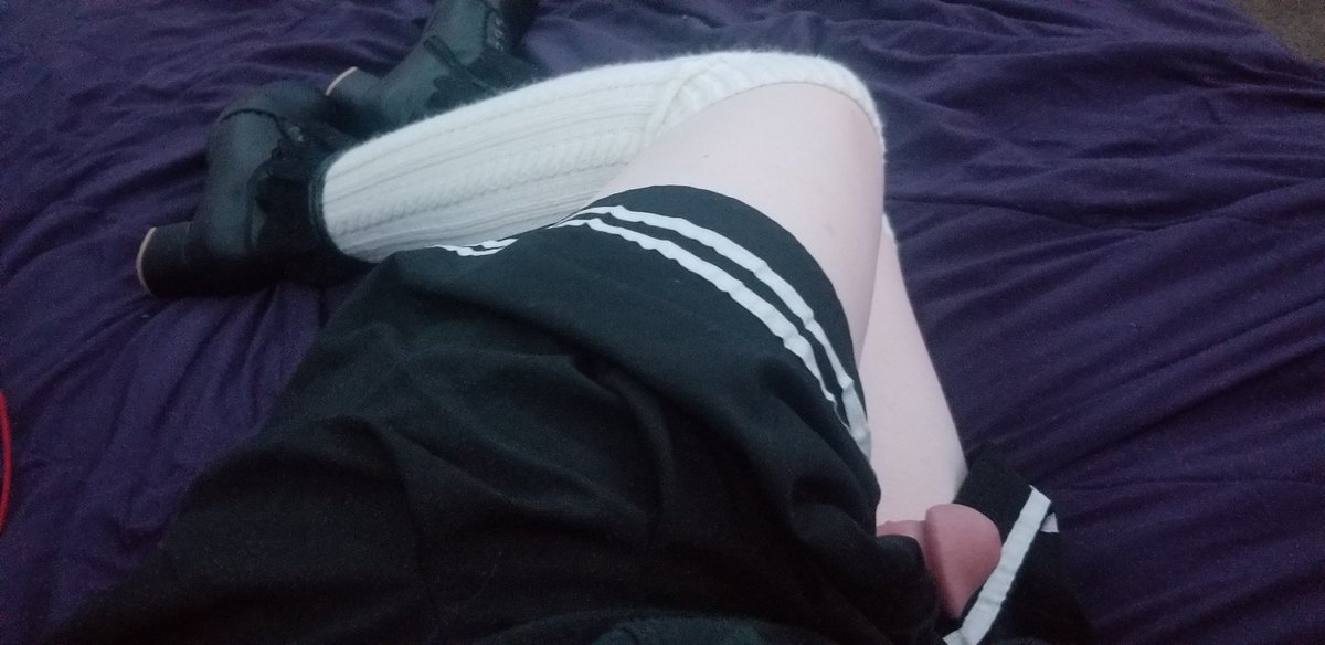 Hehe~ its nice and hidden 🖤
#bnwo #femboy #thighs