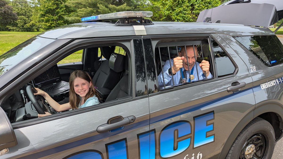 Caption this photo! 🚔 #BearTavernPride <a href="/JayBilly2/">Jay Billy</a> <a href="/HVRSD/">Hopewell Valley RSD - Official Account</a>