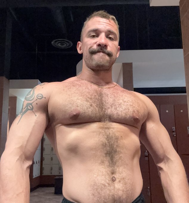 Watch ZOD BLAKK's leaked NSFW photo on TwXstars