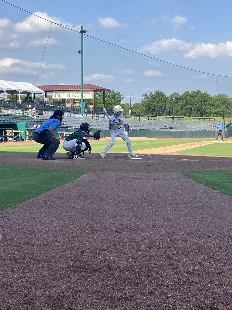 Jesse gets a fielder’s choice RBI!!