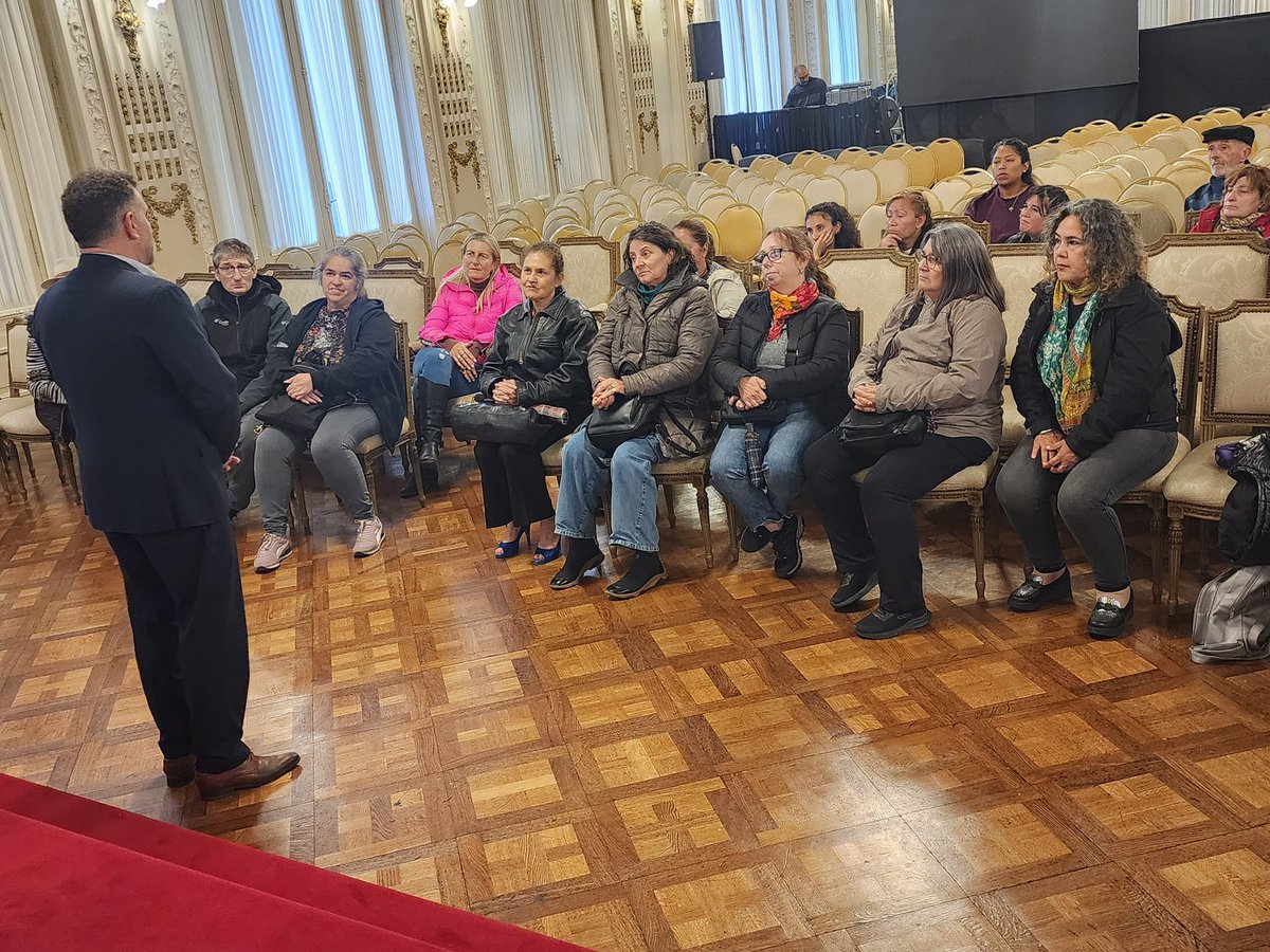 1/ Hoy recibí a los primeros guías que llegaron a nuestra provincia para el 40° Congreso Federal de Guías de Turismo 🇦🇷, que se celebrará del 28 al 31 de mayo. Coordinados por el Lic. Fernando Olmedo, visitaron la Casa de Gobierno.
📍 #Tucumán #turismo #guiadeturismo