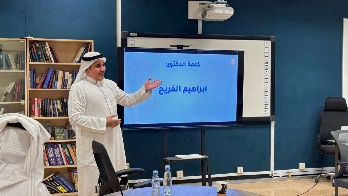 الحمدلله بتوفيق من ربي ، حزة أنا ولجنتي البودكاست بثناء الشكر من الجميع وبشهادة من الدكتور  الملهم <a href="/ibalfraih/">إبراهيم الفريح | Ibrahim Alfraih</a> وسعادة د. <a href="/aalthuwaini_/">Anas Althuwaini l د. أنس الثويني</a> 

 فخر لي أن أُكرم كقائدة متميزة ضمن هذا الفريق الأكثر من رائع.💙🧡

<a href="/dsa_ksu/">عـــمــادة شــؤون الــطــلاب</a> 
<a href="/_KSU/">جامعة الملك سعود</a> 
<a href="/maherb21/">فريق ماهر</a> 
#محلك_ماهر 
بودكاست #بهو_الجامعة