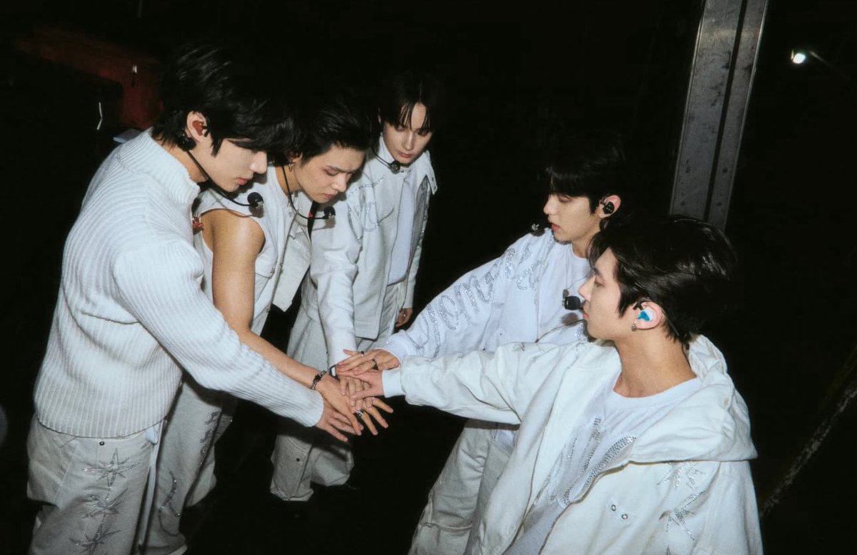 nubesbyj's tweet photo. txt discography templates thread 🤍 
- korean and japanese albums 

drive: https://t.co/VsAMxCgzJ8 https://t.co/w0yj73nGH1