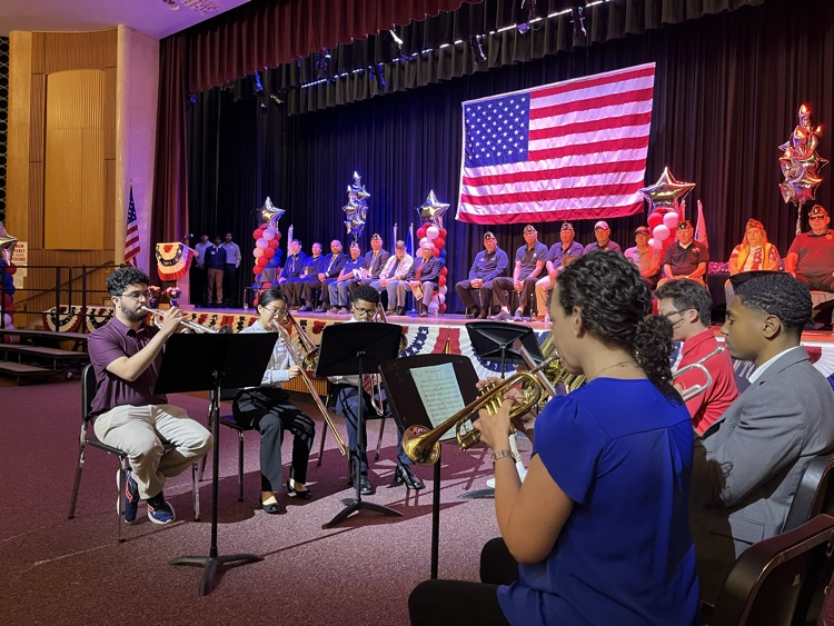 emeadowschools's tweet image. Flags for Freedom assembly at CHS. So proud of all our seniors. Thank you to our veterans.