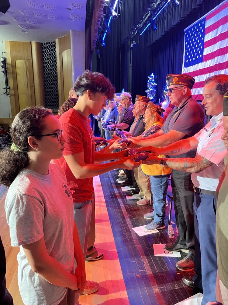emeadowschools's tweet image. Flags for Freedom assembly at CHS. So proud of all our seniors. Thank you to our veterans.