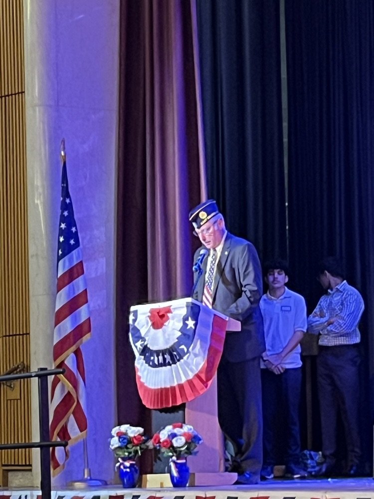 emeadowschools's tweet image. Flags for Freedom assembly at CHS. So proud of all our seniors. Thank you to our veterans.