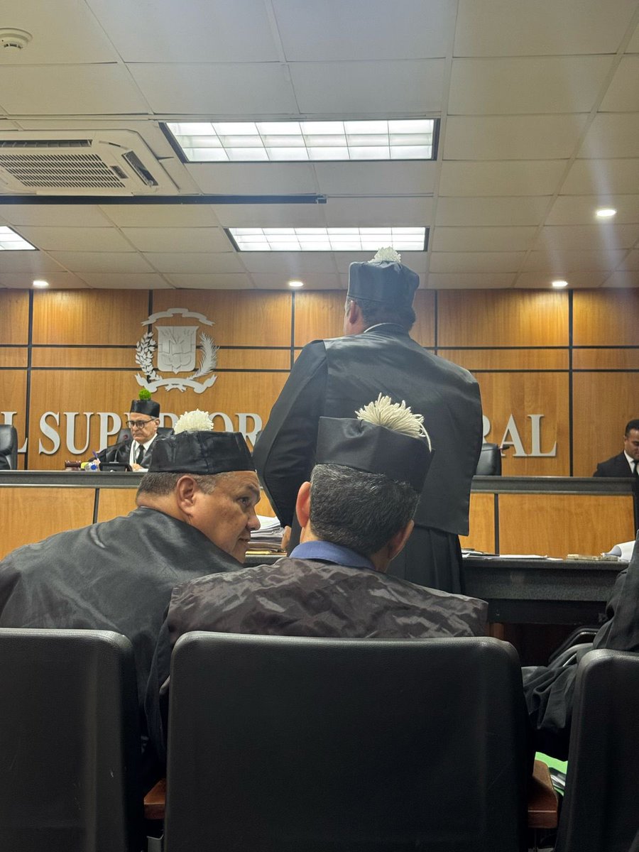 Aclaración jurídica sobre la decisión del Trubunal Superior Electoral con relación al PLD en la demanda de nulidad y la medida cautelar.

La resolución emitida por el Tribunal Superior Electoral no constituye un fallo definitivo sobre la demanda en nulidad interpuesta contra