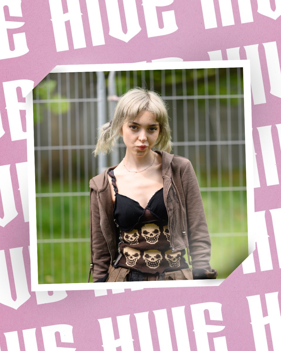 ONE ON ONE: An Interview With Sophie Powers!

We sat down with <a href="/sophiep0wers/">sophie powers</a> after her incredible Slam Dunk North debut to discuss UK vs US crowds, tour stories, her rebrand, what the next chapter looks like and More!

🔗: hivemagazine.net/features/one-o…