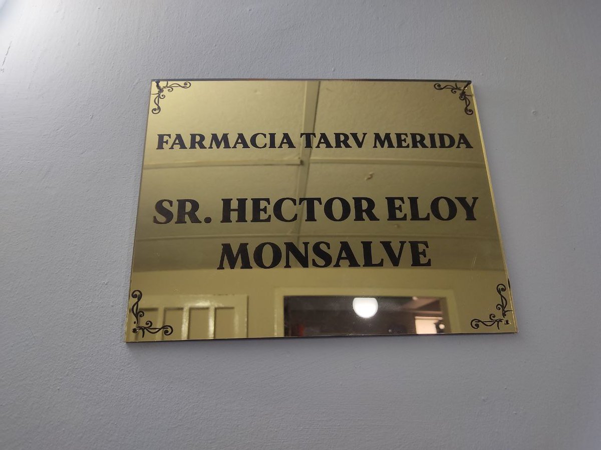 AsovidaM's tweet image. Hoy se desvelo la placa post mortem de la asignación de la farmacia Programa de Salud VIH e ITS Rafael Rangel Mérida en honor al señor Héctor Monsalve; quien he vida fue presidente ASOVIDA y destacado activista de la Red Venezolana de Gente Positiva. @vih_venezuela
