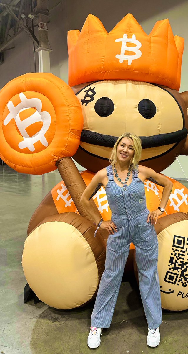 kaiaraofficial's tweet image. Day 1 at the @TheBitcoinConf  🧡🪽✨🫶🏼✨ Fun to be back and witness how much the industry has grown in such a short amount of time.

🎨 Art by @toddgray_studios 

🎬 @saylor

#hodl #bitcoin #stacksats #sovereignty