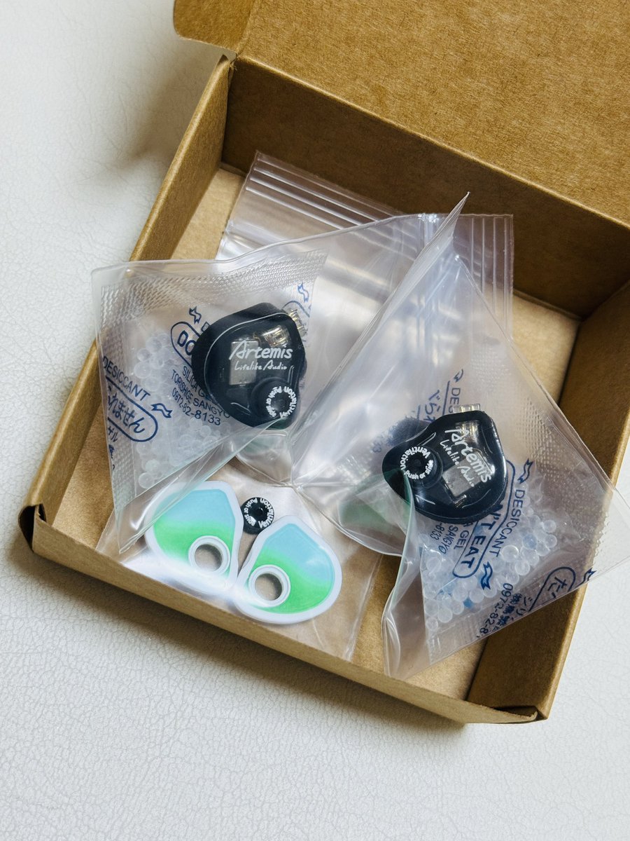 noguso__'s tweet image. いらっしゃいませ☆『Artemis』☆

ヘッドフォン祭から約1か月。
会場で試聴して感動した、Lifelike Audioさんの『Artemis』が到着しました💚

Lifelike Audioのイヤホンスタンド
〜ArtemisとLEGACYを添えて〜

#Lifelikeaudio
#Artemis
#ESSENCEAUDIO
#LEGACY
#Artemist (アルテミスト)