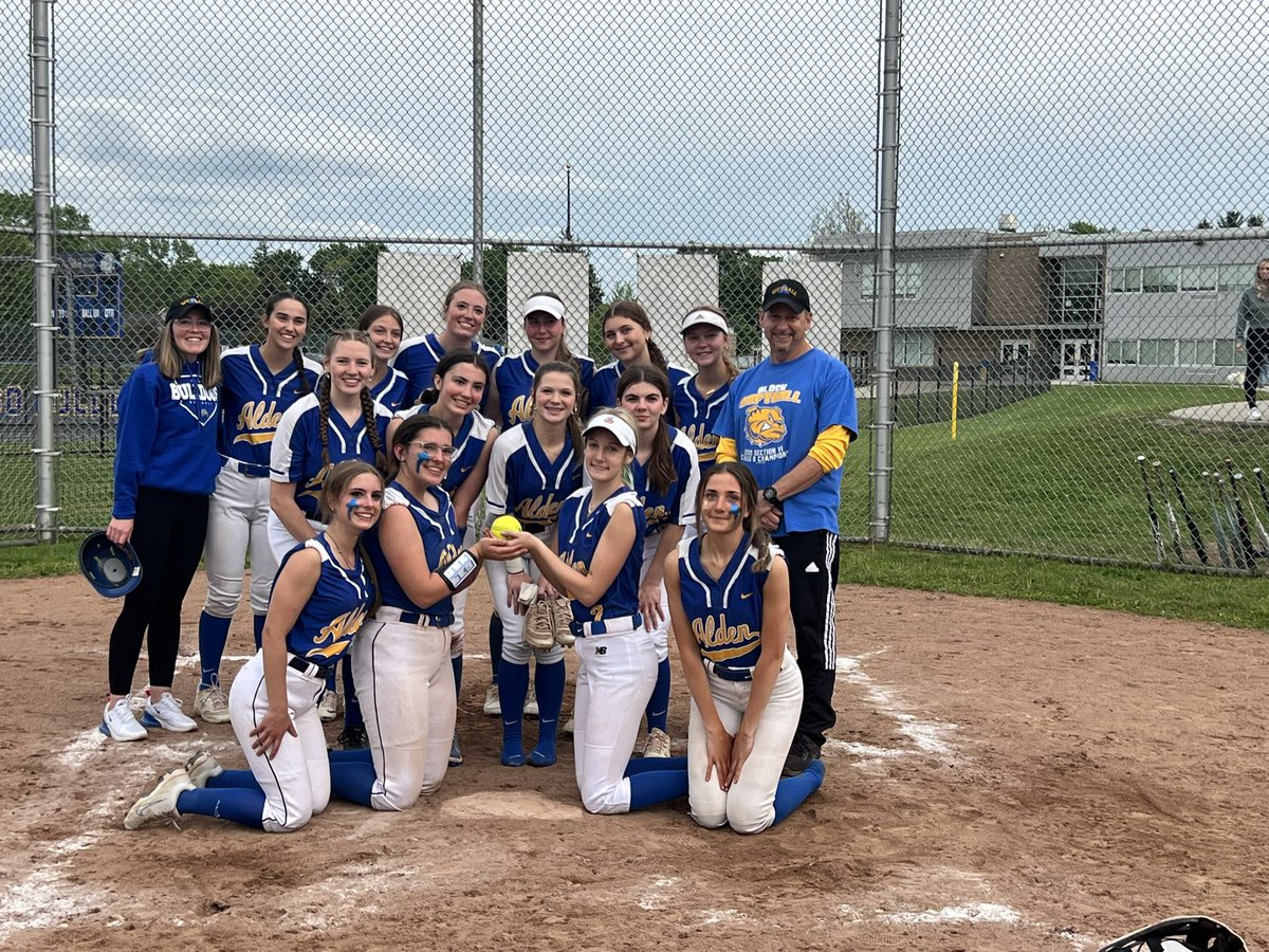 Alden_Athletics's tweet image. Big Win for the Bulldogs. They won against Eden to move onto the finals on Saturday. Game time 6:30 PM in Niagara Falls @AldenCSD