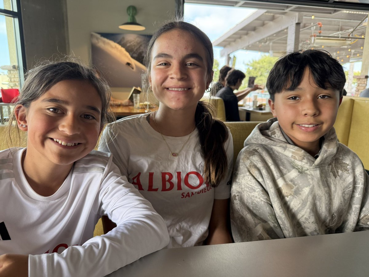 🍕✨ Hanging out with our amazing Montañeros at Best Pizza &amp; Brew for tonight’s fundraiser! Great food, even better company, and all for a great cause—supporting our incredible school community. Come by, grab a slice, and say hi! 💙💛