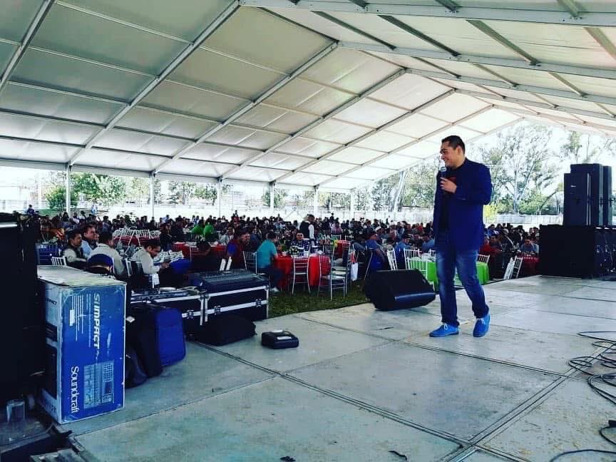 Gracias a las empresas por confiar en nuestro trabajo. 
El mejor reconocimiento son sus aplausos, risas y muestras de afecto! 🤩

#SimplementeGracias 🙏🏻 #TheShowTime 🎭
INFORMES Y CONTRATACIONES DE MI SHOW AL ☎️ 33-154-64-898 (Mannager) MONTESINOS REPRESENTACIONES ARTÍSTICAS ✍🏼