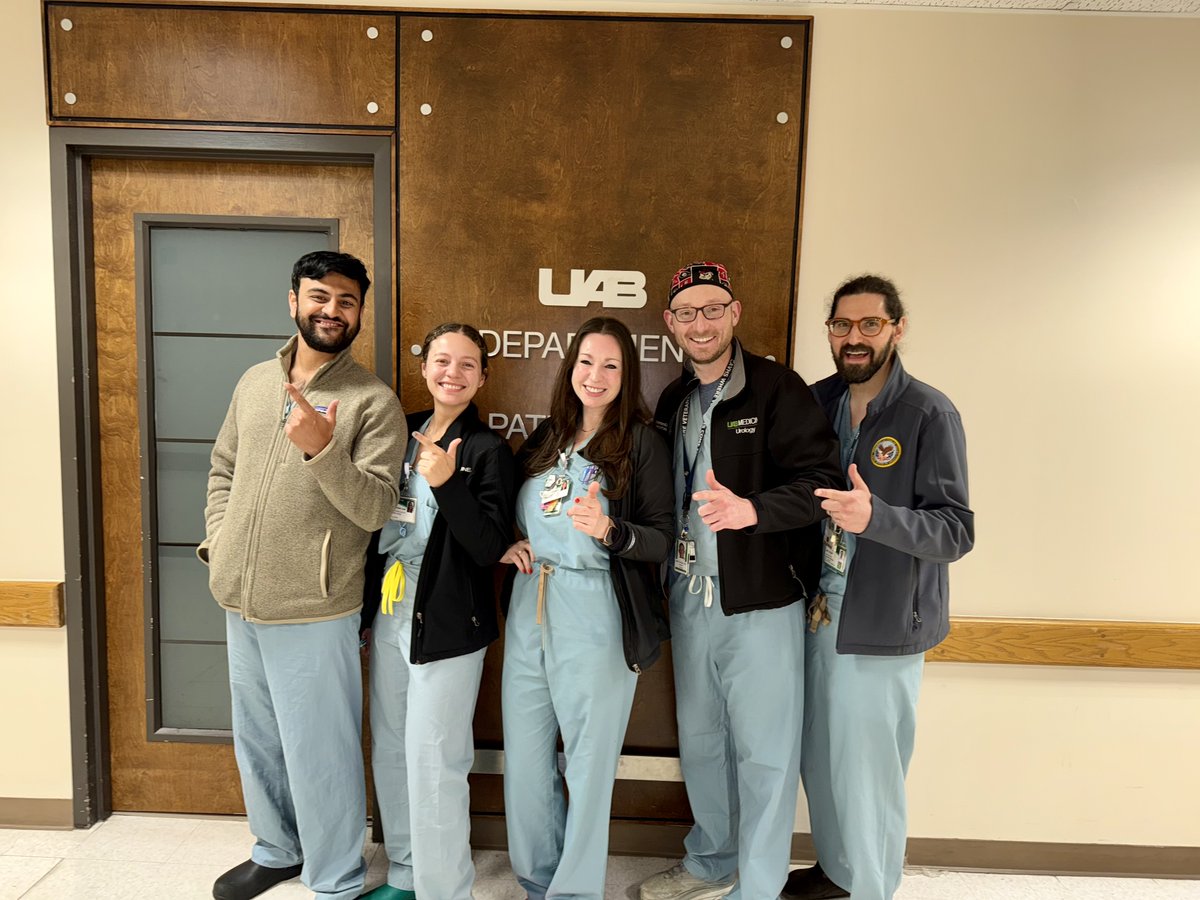 ASatheMD's tweet image. Statistical rarity. Surgical excellence . All left-handed UAB Urology call team taking care of business. Must be something in the Birmingham water 🤛🔪@uaburology #SouthpawSquad