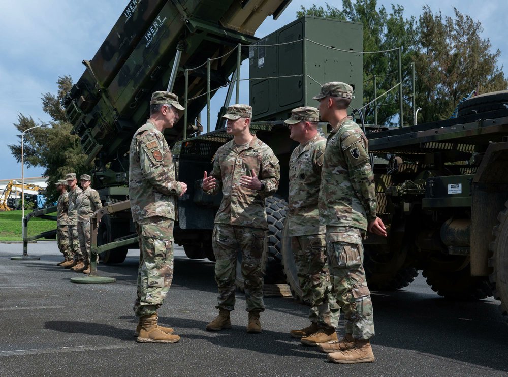 2025年5月21日～23日、太平洋空軍司令官ケビン・シュナイダー米空軍大将は、米空軍嘉手納基地 <a href="/KadenaAirBase_J/">在沖米空軍嘉手納基地</a> の重要な任務を視察し、太平洋の要としての同基地の重要性を直接体験しました。