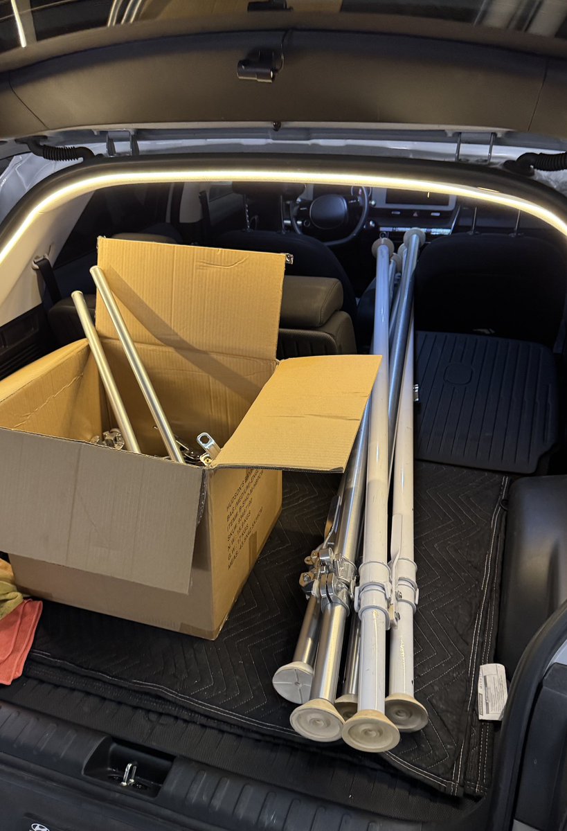 Canadian film grip ppl: get down to Hudson Bay liquidation if you want $15 Manfrotto Autopoles and $5 superclamps