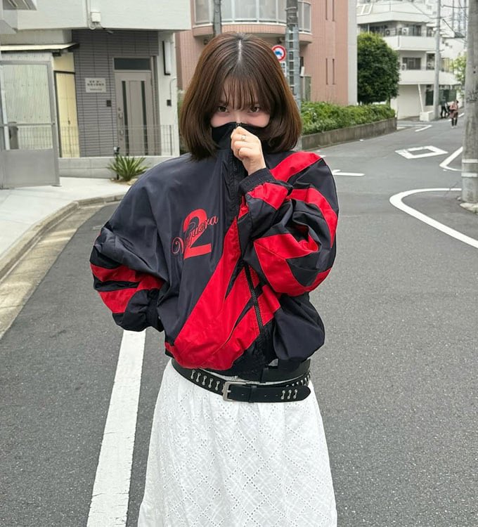 허허...  이 사진 엄청나네요.

1. 점퍼에  숫자 2
2. 찍은곳은 일본에 "요도바시"라는곳 😱
3. 이분은 카리나
4. 점퍼 판매자는 엘리펀트(코끼리)

장소이름에 충격. 상당히 마음에 담아두고 있었다는. 
팬들 뭐해! 지켜 카리나!