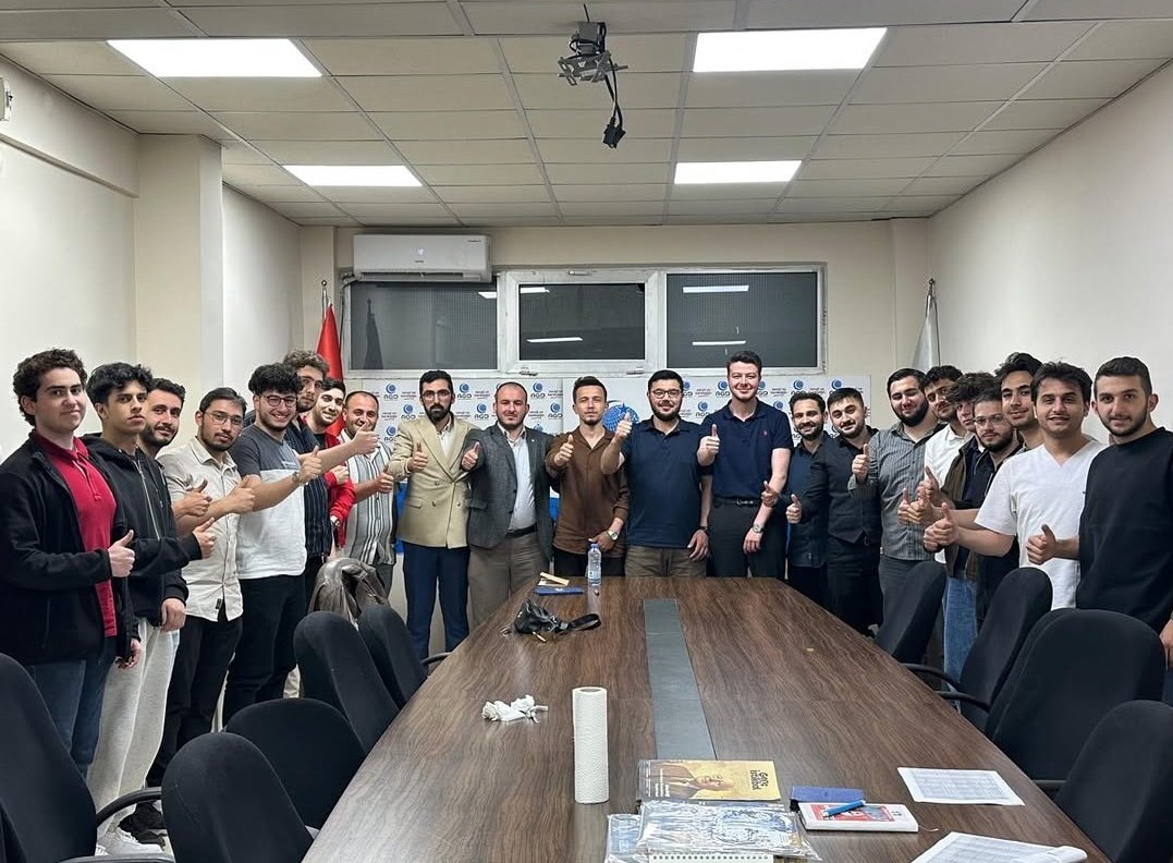 🚩DEVİR-TESLİM 
Yapılan istişareler neticesinde Kocaeli Şube Üniversite Komisyon başkanlığına Furkan ŞENOL kardeşimiz getirilmiştir.
Geçmiş dönem Üniversite Komisyon Başkanımız Kerem ÖZSOY’dan Allah razı olsun.
Yeni reisimize rabbimiz muvaffakiyetler versin.