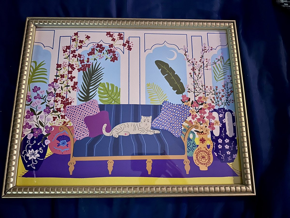 What an amazing day! Found fresh lychees at the store and this awesome cat painting. Doesn’t get much better then this ☺️