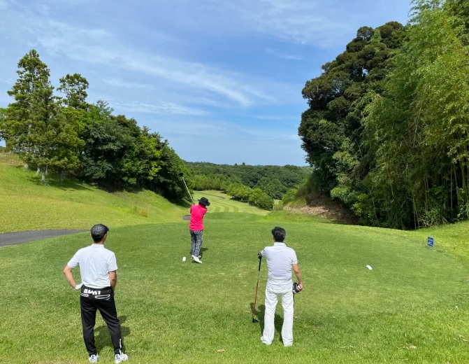 おはようございます！
今朝の東京は☀️

本日は、#ゴルフ記念日 ⛳️
当社はゴルフ部もあり、役職や入社年次などの垣根を越えて盛り上がってます！
私も機会があればチャレンジしてみたいです❣️

本日もよろしくお願いします🍀
#企業公式が毎朝地元の天気を言い合う
#企業公式相互フォロー
#エンジニア
