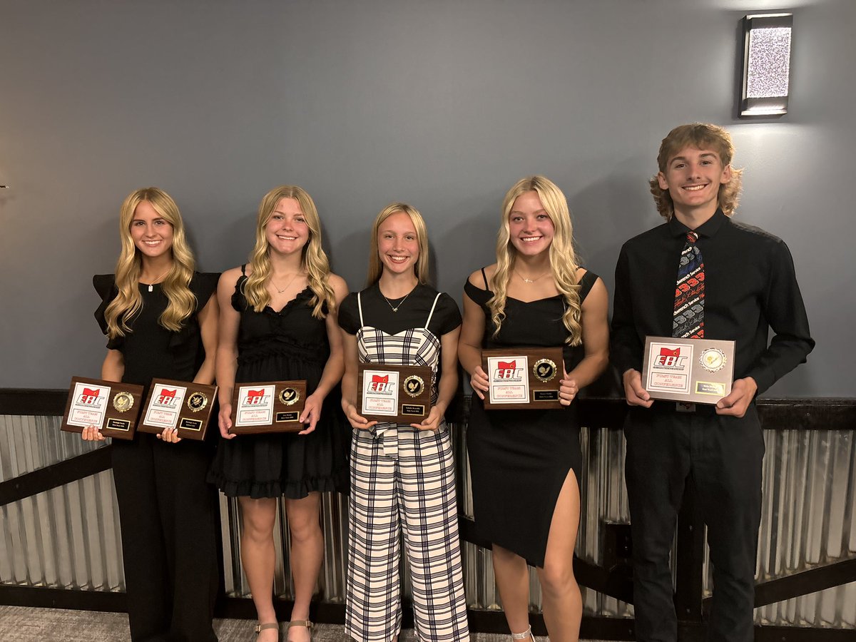 CWTrack's tweet image. Congrats to our EBC champs and all time meet record holders! Ricky 3200,  @MarleighOsolin @ErinShafer32588 Izzy and Emma in 4x1.