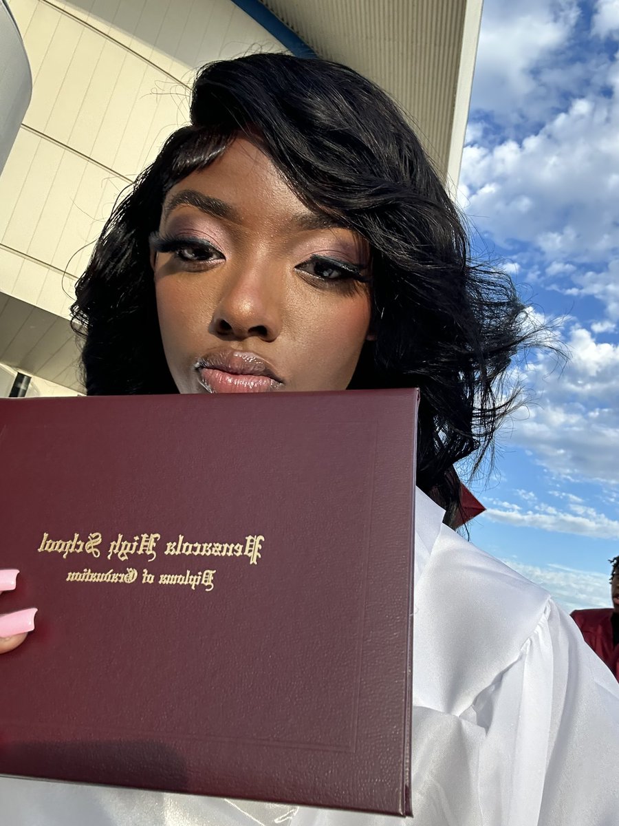 tai_mob's tweet image. #graduated