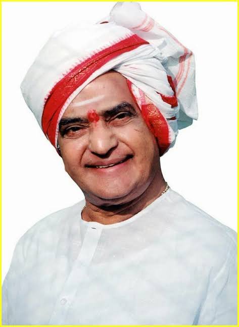 bhanujammula's tweet photo. తెలుగుదేశం పార్టీ వ్యవస్థాపకులు, విశ్వ విఖ్యాత నటసార్వభౌమ, తెలుగువాడి ఆత్మగౌరవాన్ని నిలిపిన అన్న స్వర్గీయ నందమూరి తారక రామారావు గారి శతజయంతి సందర్బంగా ఆ మహానీయునికి, నా ఘననివాళులు అర్పిస్తు🙏 https://t.co/drCTZCDR2k