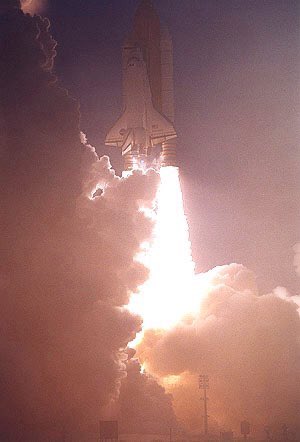 billmeco's tweet image. #OTD 26 years ago #Discovery #OV103 #launched. STS-96 was a #SpaceShuttle mission to the International Space Station (#ISS) flown by Space Shuttle Discovery, and the first shuttle flight to dock at the International Space Station. ktb.net/~billmeco/sts9…
