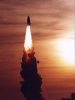 billmeco's tweet image. #OTD 26 years ago #Discovery #OV103 #launched. STS-96 was a #SpaceShuttle mission to the International Space Station (#ISS) flown by Space Shuttle Discovery, and the first shuttle flight to dock at the International Space Station. ktb.net/~billmeco/sts9…