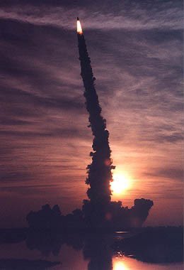 billmeco's tweet image. #OTD 26 years ago #Discovery #OV103 #launched. STS-96 was a #SpaceShuttle mission to the International Space Station (#ISS) flown by Space Shuttle Discovery, and the first shuttle flight to dock at the International Space Station. ktb.net/~billmeco/sts9…
