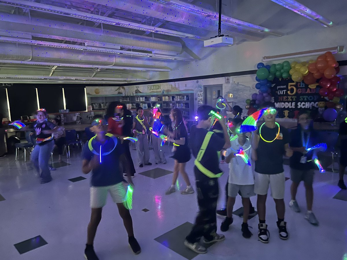 CoralSunsetAP's tweet image. Glow Party!!! @sunset_coral celebrating success with all the students that scored proficient on their FAST tests! @GarvinShaw @a_maddox27 @InstSupSteiger @LaCristaParker #celebratingsuccess #glowparty #danceoffs #letsglowcrazy