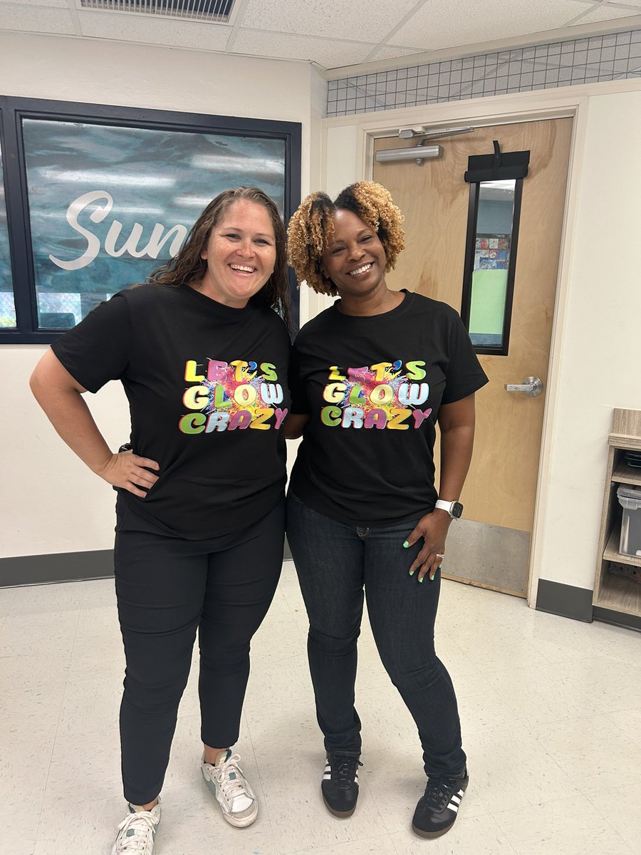 CoralSunsetAP's tweet image. Glow Party!!! @sunset_coral celebrating success with all the students that scored proficient on their FAST tests! @GarvinShaw @a_maddox27 @InstSupSteiger @LaCristaParker #celebratingsuccess #glowparty #danceoffs #letsglowcrazy