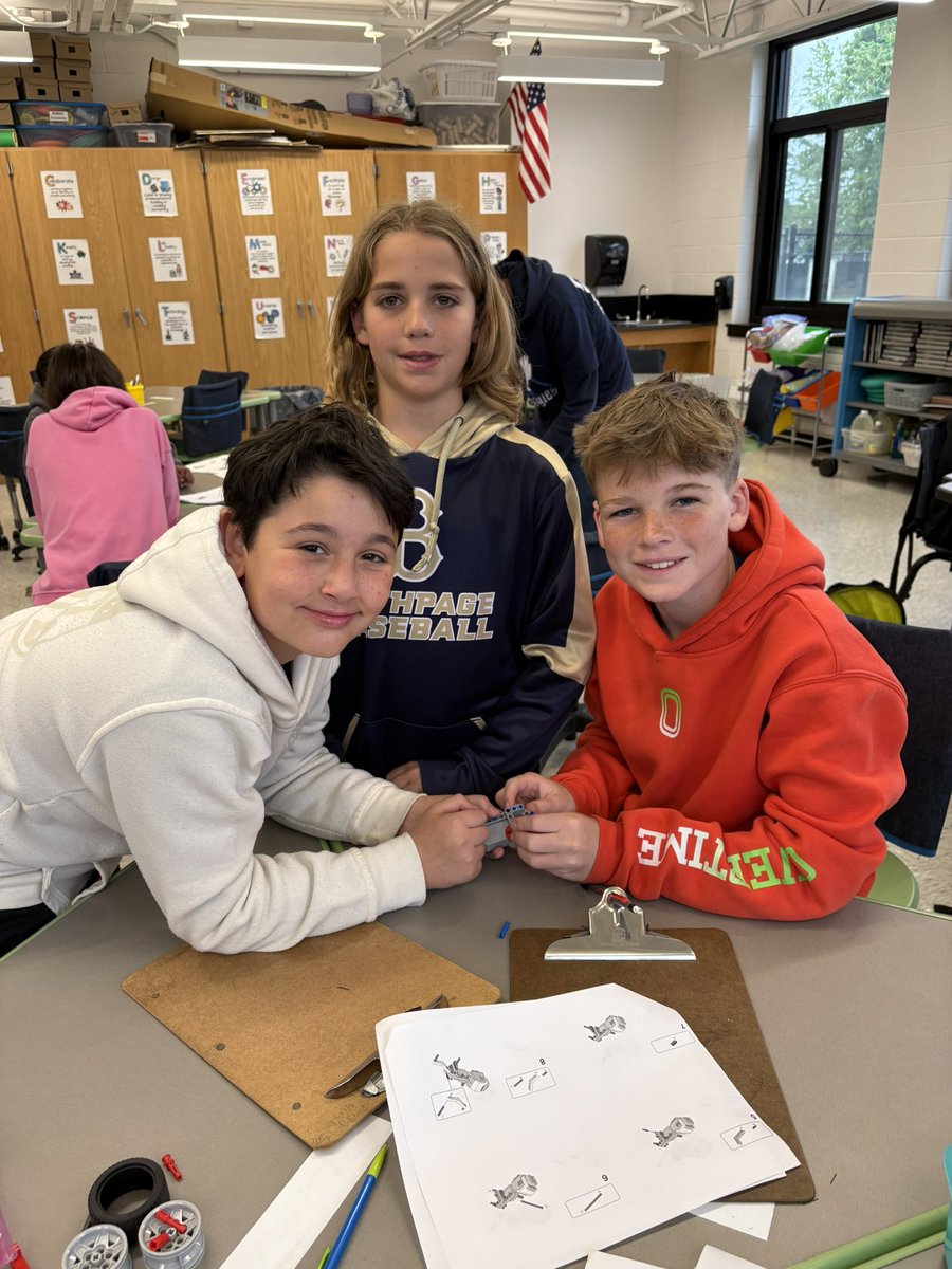 MDzSabatini's tweet photo. Learning from some of the high school students in our engineering programs! We had a blast building and coding some mini robots🤖 #WeAreBethpage https://t.co/8L7oKQzWCd