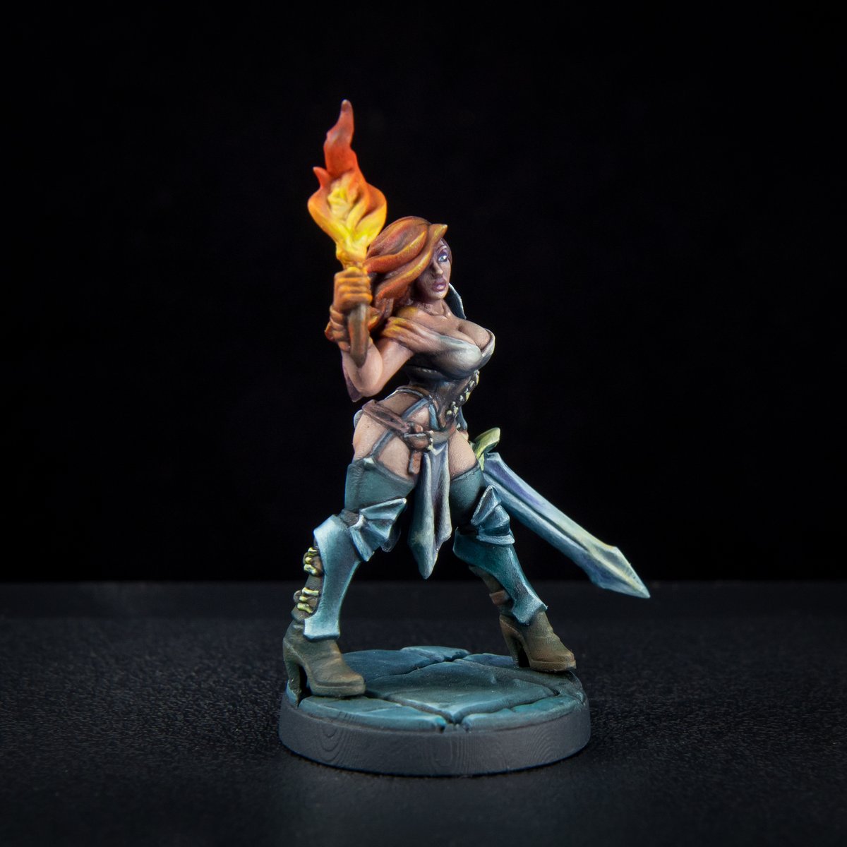 HotGoblinJP's tweet image. OSL（オブジェクト・ソース・ライティング）は試したことありますか？💡 ミニチュア自体が光源になっているような効果を出すペイント技法です。キャラクターの持つランタンや魔法のエフェクトが、本当に光っているように見せられるんですよ！✨

#ミニチュアペイント #OSL #塗装テクニック  #TRPG…