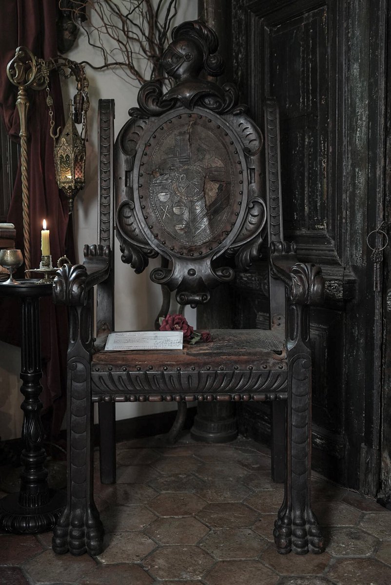 （もうすぐ、、）
忘れません、、
笑顔で玉座をじっくりと触りながら「素晴らしい」とお話を、、、
あれからずっと守るように注意書きと共に着座を制限しておりました。
大切にして下さる方へもうすぐバトンは繋がれます、、
笑顔で見送ります、、ありがとうございました。