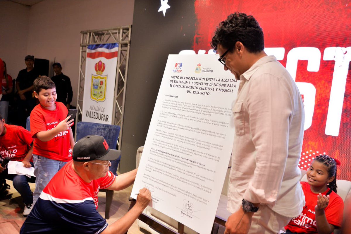 ErnestoOrozcoD's tweet photo. Nos une la pasión por Valledupar y hoy con @SilvestreFDC firmamos un Pacto de Cooperación para fortalecer nuestra identidad, y potenciar nuestra Ciudad de Eventos. Esto nos permitirá afianzarnos ante el mundo como capital del turismo y crecer en identidad cultural. https://t.co/wvbylIO7kE