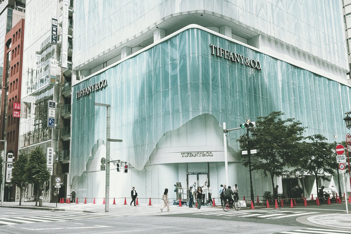 tokyoiphone's tweet photo. TIFFANY&CO. in Ginza, Tokyo.
Shot on iPhone 16 Pro w/ Leica LUX 35mm.
Edit on Apple Photomator.
#ShotOniPhone
#iPhone16Pro
#iPhone
#35mm
#LeicaLUX
#Photomator
#Japan
#Tokyo
#Ginza
#Shimbashi
#streetphotography
#Photography
#Apple https://t.co/JvLyDQUzYA