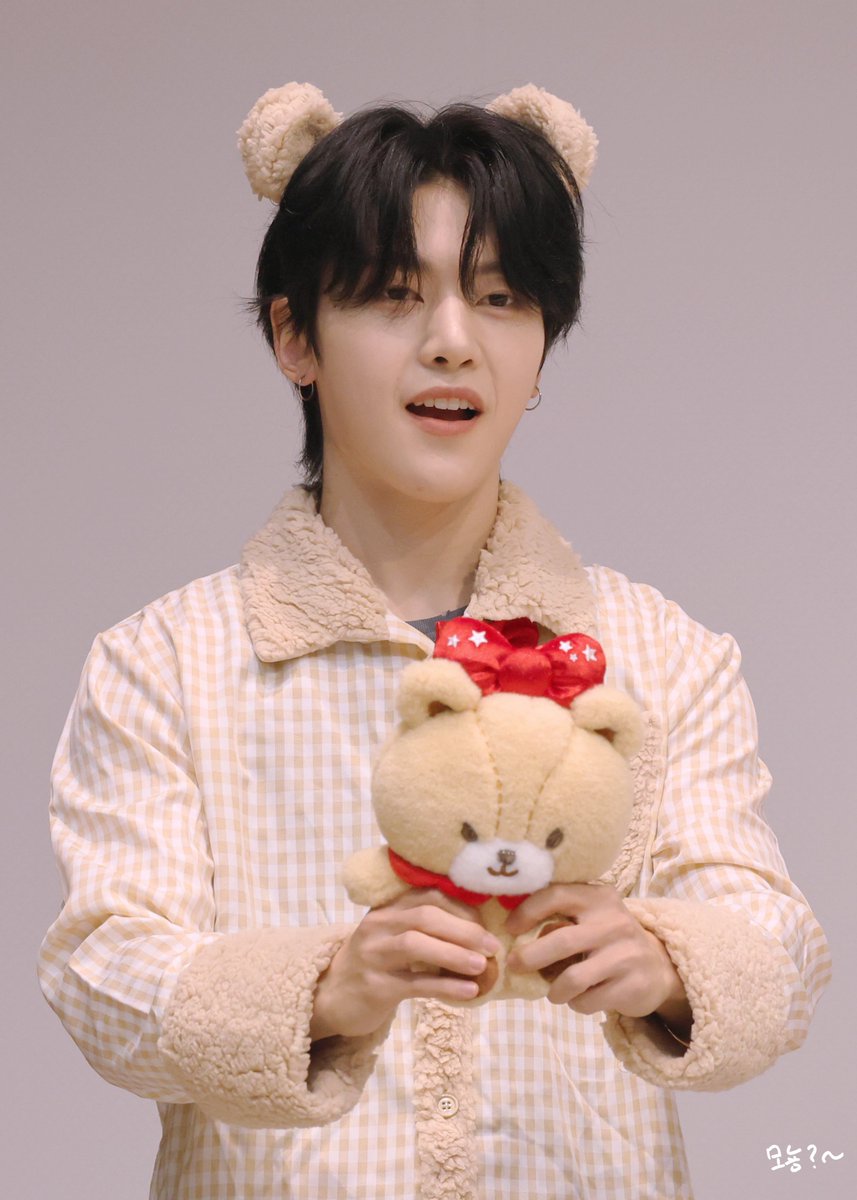 매튜야 생일 축하해💗💗
매튜는 사랑받을 자격 충분히 있어
항상 고마움을 표현해주고 더 사랑해주려고 하는 모습이 너무너무 예뻐..
매튜의 밝은 웃음처럼 매튜의 세상도 항상 밝았으면 좋겠어☀️ 

#StayTTHEWNEDfor24
#편생_매튜편_생일튜카해
#HappyMatthewDay