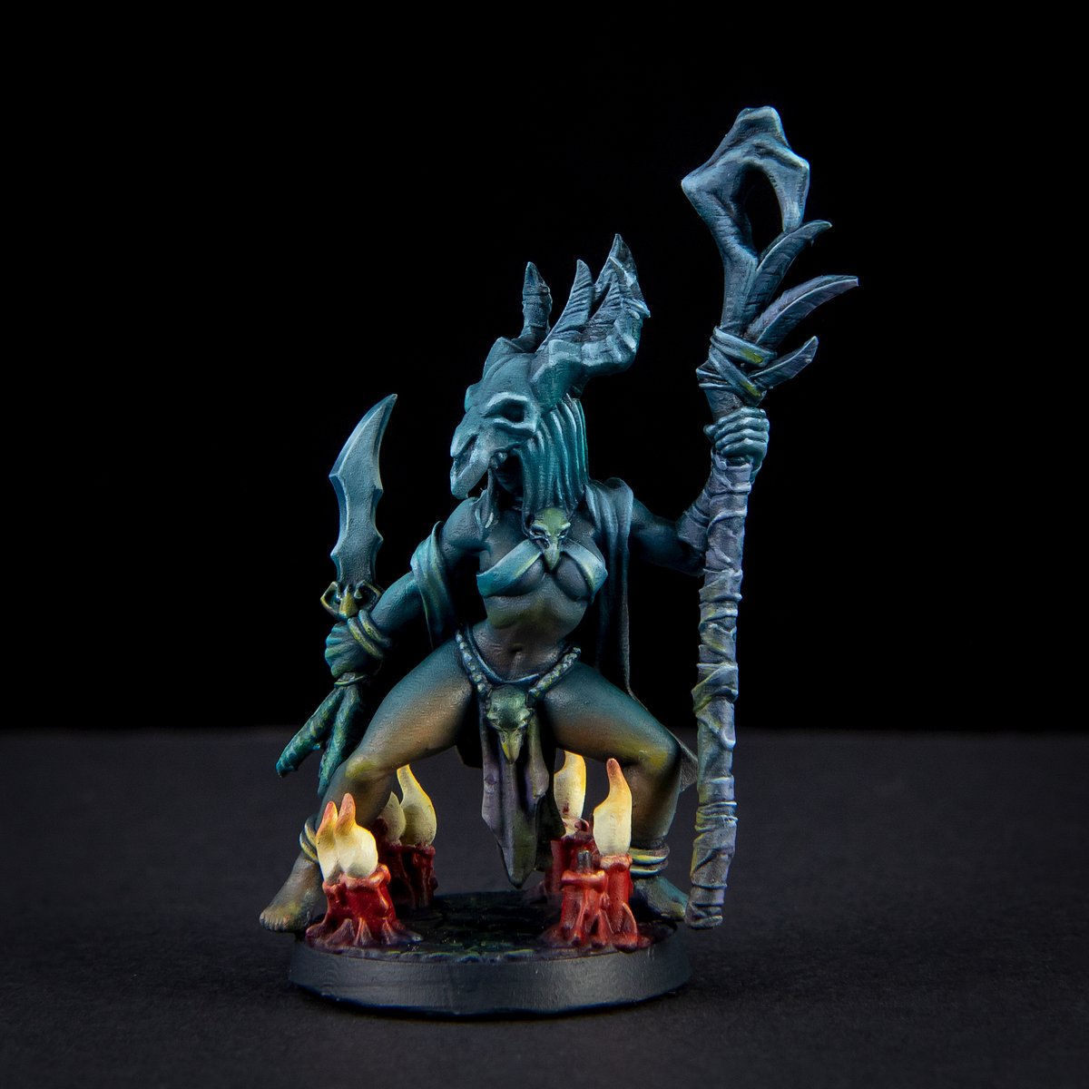 HotGoblinJP's tweet image. OSL（オブジェクト・ソース・ライティング）は試したことありますか？💡 ミニチュア自体が光源になっているような効果を出すペイント技法です。キャラクターの持つランタンや魔法のエフェクトが、本当に光っているように見せられるんですよ！✨

#ミニチュアペイント #OSL #塗装テクニック  #TRPG…