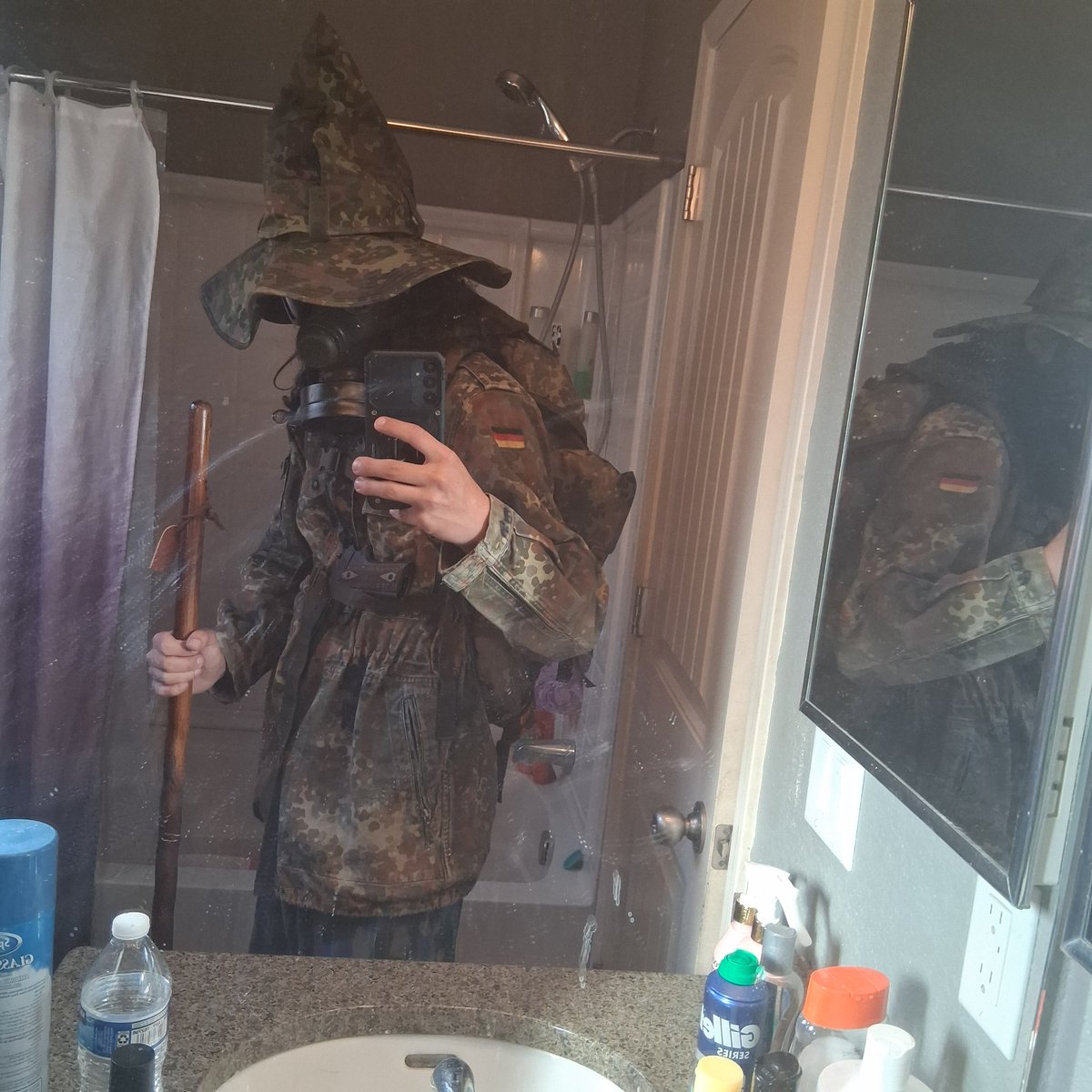 PiBoy1337's tweet photo. My @KruschikiSupply wizard hat came in. This is going to make a quite practical hiking hat. https://t.co/mVAVrUopqc