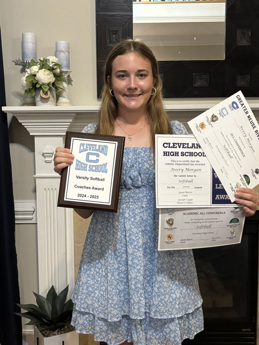 Had my softball banquet tonight super thankful for my coaches, team, and my parents. I was awarded coaches award, academic all conference and all conference. Can’t wait for senior year!