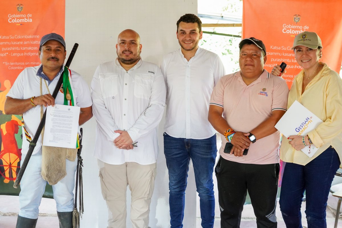 ViceColombia's tweet photo. Este protocolo nace también siguiendo la instrucción de la vicepresidenta @FranciaMarquezM de generar acciones concretas de protección de los pueblos étnicos del Pacífico nariñense, como una apuesta por la vida y la paz con dignidad en esta región del país. https://t.co/ICXKl4APLV