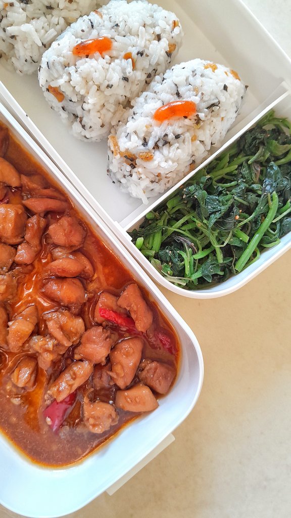 BulegGinah's tweet image. Menu bekel Yoko kemarin, 26 Mei 2025

- Nasi kepal
- Ayam teriyaki
- Bayam rebus wijen

#bekal #idebekal #bekalkantor #bekalsekolah #menubekal