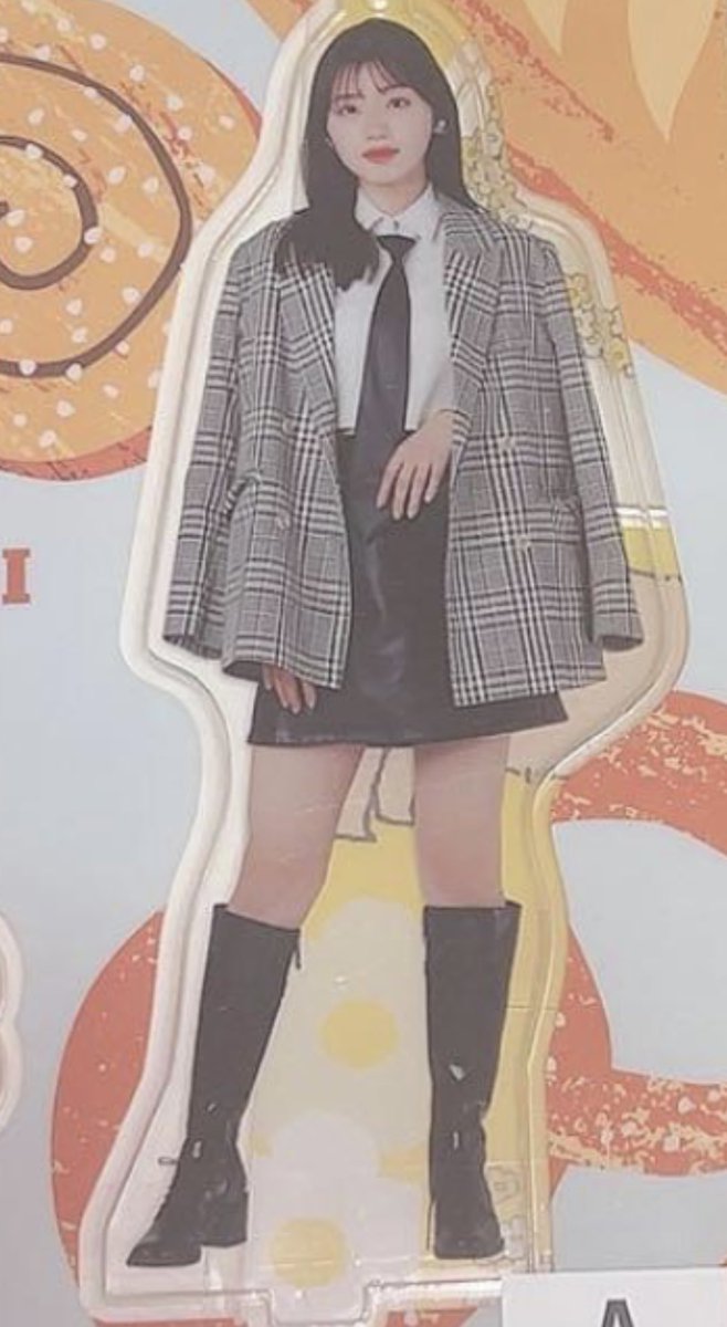 雰囲気だけでもこのコーデ組みたいんだけど特にジャケットどこのか分かりませんか