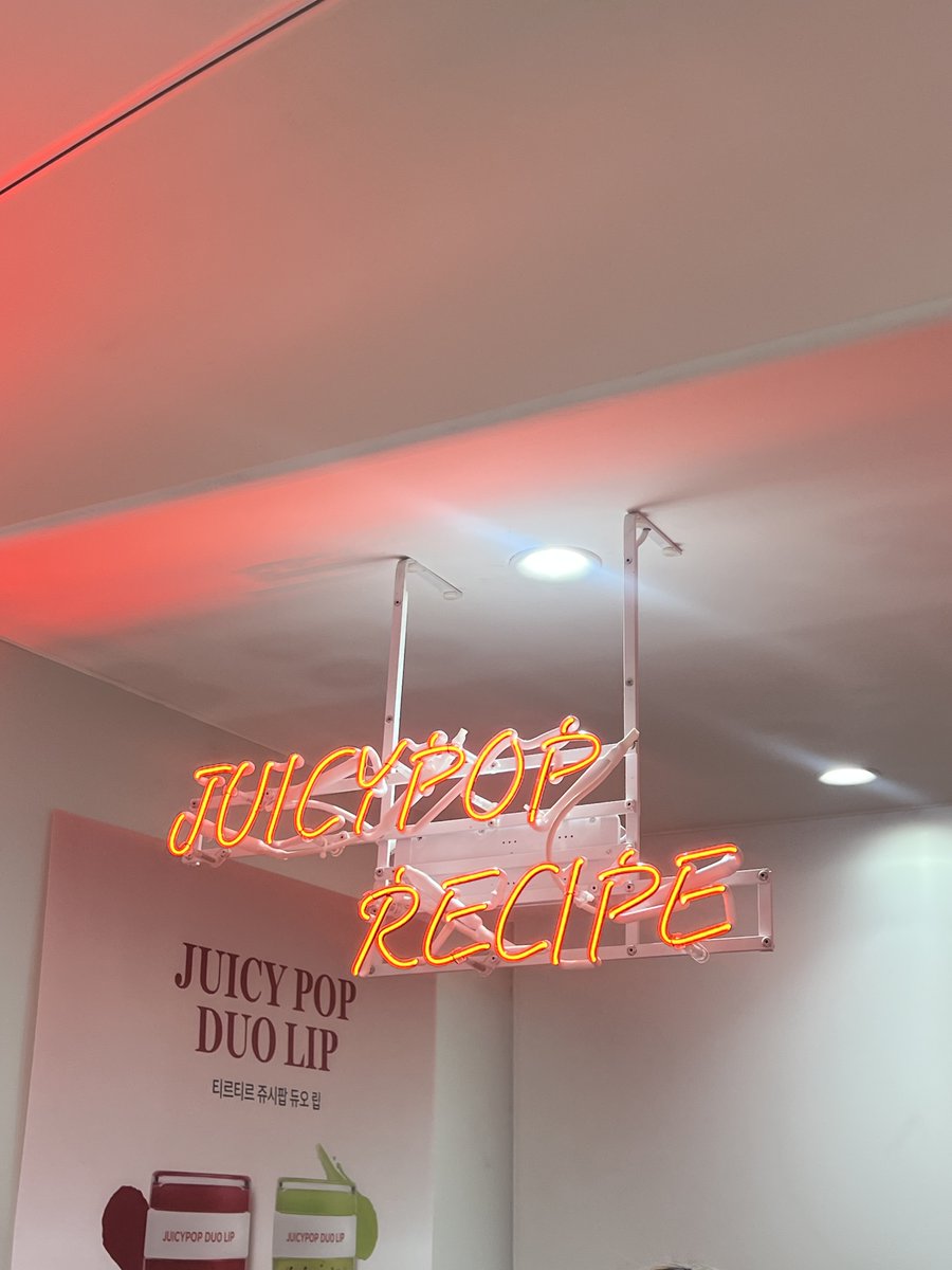 memoLoving's tweet image. 립 마스크&amp;amp;스크럽 내가 골라서 더 맘에 듬 쿠션도 마침 똑 떨어졌는데 사고 티르티르 플래그십 스토어 알차다 알차 ❣

#광고 #티르티르 #티르티르성수플래그십스토어 #티르티르성수 #쉐이드벨리