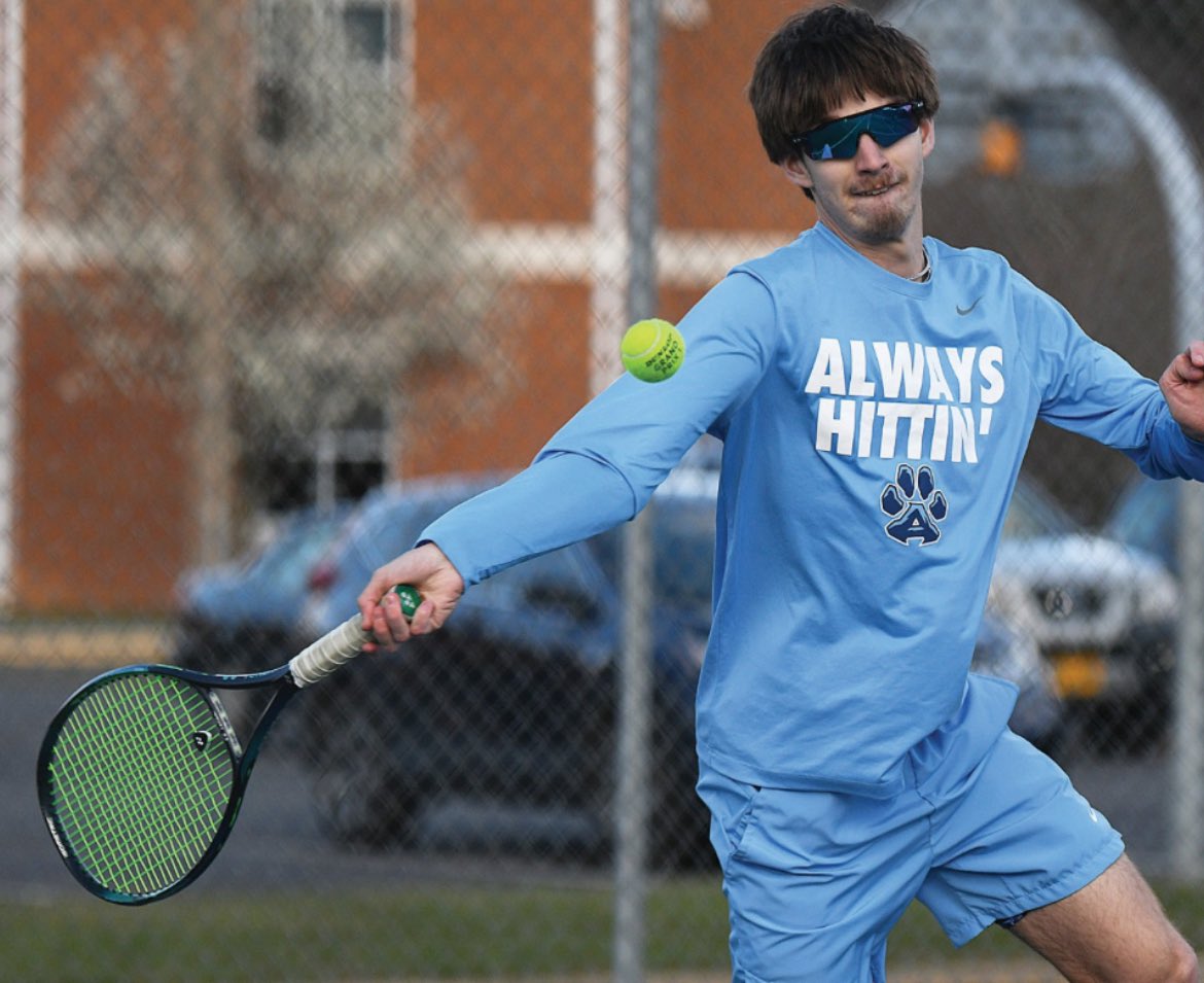 boystenniscoach's tweet image. SENIOR WEEK 🎾

Eli Entsminger 

4 year starter, 126 matches played 

2025: 12-1 singles record, 13-0 doubles 

All district in 🏀, played varsity 🏈 

Will be playing 🎾 at Bridgewater College! 

Photo: Gavin Dressler 🐐