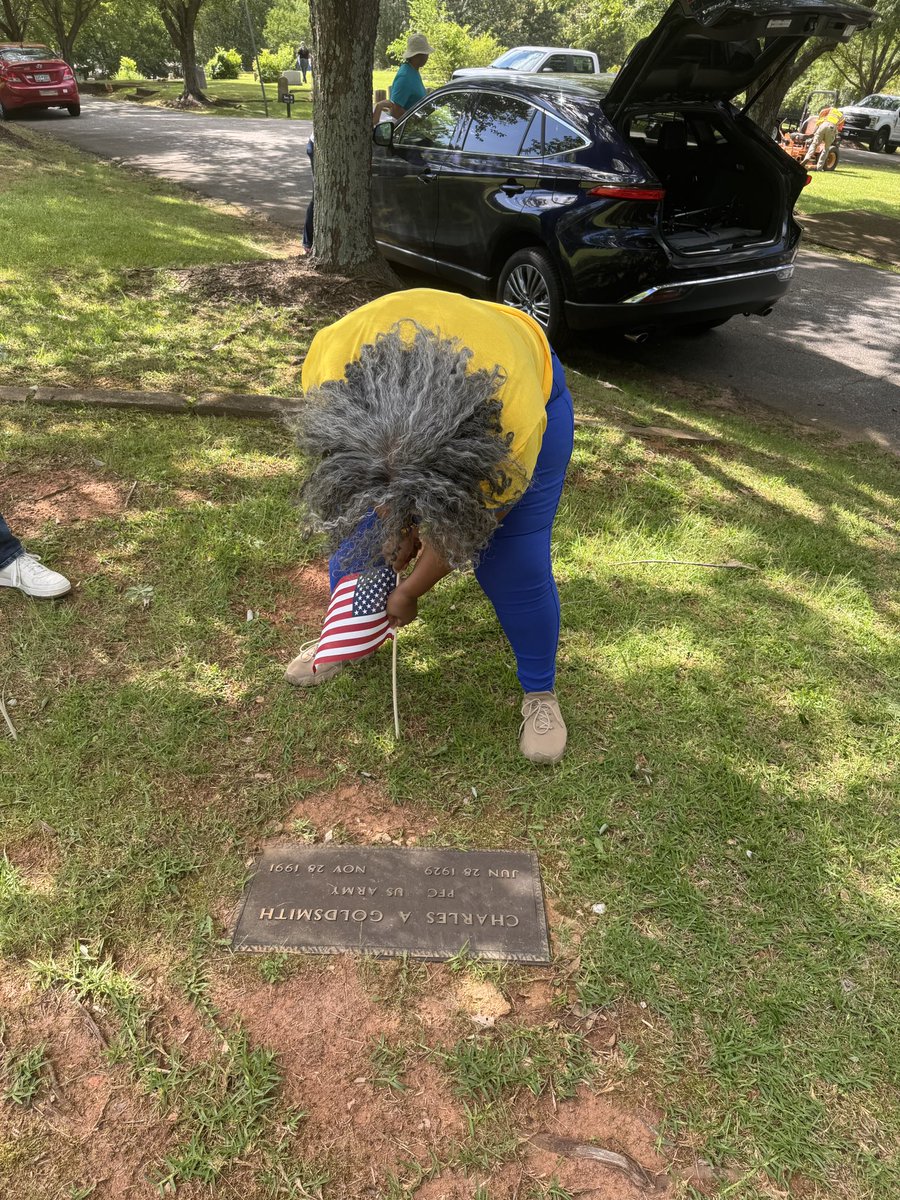 UpstateSCGreek's tweet photo. On the past Memorial Day Weekend, several NPHC-GG members took time to recognize those who fought for our liberty and rights by placing a flag on veterans’ graves at  Greenville’s historic Richland Cemetery. https://t.co/TieRCMVm0d