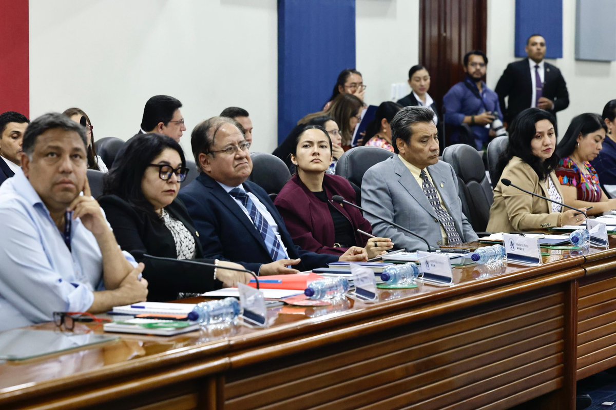 Vicepresidencia de Guatemala (@viceguatemala) on Twitter photo La vicepresidenta <a href="/KarinHerreraVP/">Karin Herrera</a> encabezó la Segunda Reunión Extraordinaria del Gabinete Específico de Desarrollo Económico, donde se presentaron los avances de la Estrategia para la Atención Integral de los factores que inciden en la Canasta Básica Alimentaria. La vicepresidenta <a href="/KarinHerreraVP/">Karin Herrera</a> encabezó la Segunda Reunión Extraordinaria del Gabinete Específico de Desarrollo Económico, donde se presentaron los avances de la Estrategia para la Atención Integral de los factores que inciden en la Canasta Básica Alimentaria.